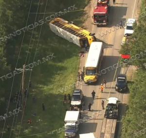 VUELCA AUTOBÚS ESCOLAR EN #TEXAS.
