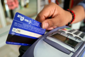 &iquest;Te pueden cobrar comisi&oacute;n por pagar con tarjeta? Esto dice Profeco