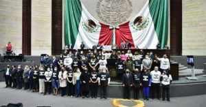 Protestan diputados del PAN por escasez de medicina contra el cáncer