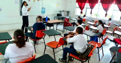 Retornar&iacute;an a clases 100% en noviembre