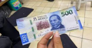 En alerta negocios por circulaci&oacute;n de billetes falsos