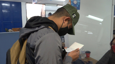 VIDEO Familia cae en fraude por p&aacute;gina falsa de Pasaportes; SRE &uacute;nica para tr&aacute;mite