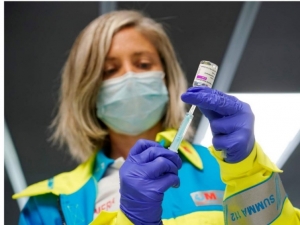 Noruega veta vacuna de AstraZeneca y suspende la de J&amp;J