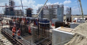 Más de mil obreros de la zona sur trabajan en refinería de Dos Bocas