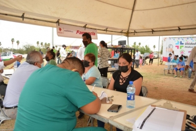 LLEVA GOBIERNO MUNICIPAL APOYO M&Eacute;DICO A COLONIA LAS TORRES