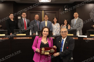 RECONOCEN LIDERAZGO BINACIONAL DE ALCALDESA CARMEN LILIA CANTUROSAS; LAREDO LE ENTREGA LLAVES DE LA CIUDAD
