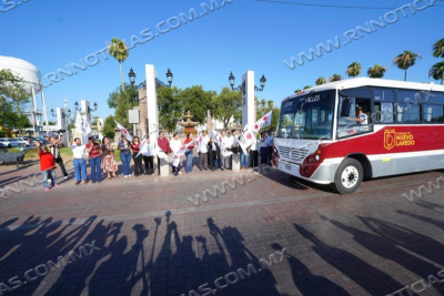 ALCALDESA CARMEN LILIA CANTUROSAS DA BANDERAZO A NUEVOS CAMIONES URBANOS PARA REFORZAR RUTAS AL PONIENTE DE LA CIUDAD