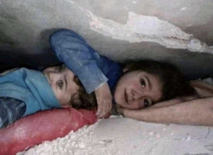Ni&ntilde;a protege a su hermanito bajo los escombros durante 17 horas en Turqu&iacute;a