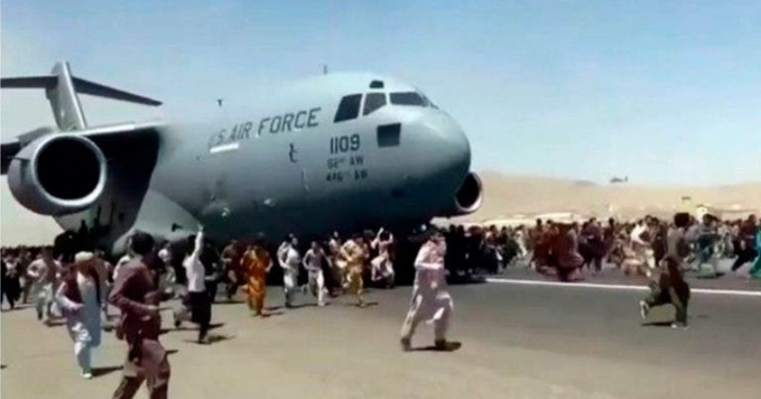 Estados Unidos busca sacar a 9 mil personas por d&iacute;a de Afganist&aacute;n