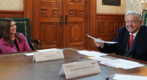 AMLO acuerda con presidenta de Walmart “hacer todo lo posible para bajar la inflación en alimentos”