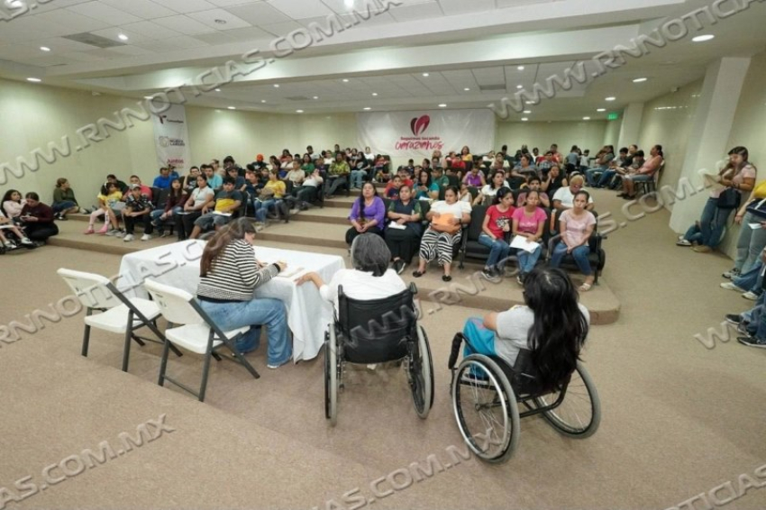 ESTUDIANTES CON DISCAPACIDAD DE NUEVO LAREDO RECIBEN BECAS PARA FORTALECER SU EDUCACIÓN