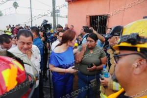 ALCALDESA CARMEN LILIA CANTUROSAS BRINDA APOYO INMEDIATO DEL GOBIERNO MUNICIPAL A FAMILIAS AFECTADAS POR EXPLOSIÓN EN COLONIA INFONAVIT