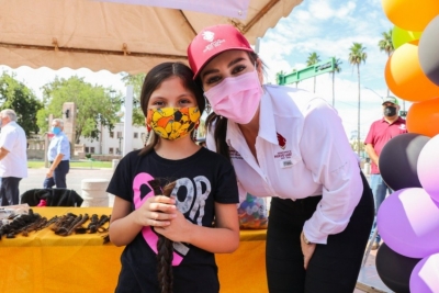DONAN NI&Ntilde;AS SUS TRENZAS PARA LUCHA CONTRA EL C&Aacute;NCER