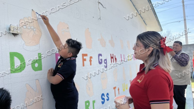 Promueve escuela inclusiva lenguaje de señas a través de mural