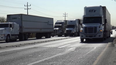 VIDEO Aumenta 30 por ciento falta de operadores de tracto cami&oacute;n en Nuevo Laredo