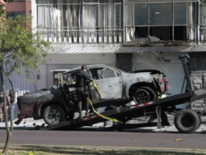 Crisis en Ecuador: Polic&iacute;a confirma 4 carros bomba y motines en prisiones