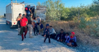 Abandonan a 103 migrantes