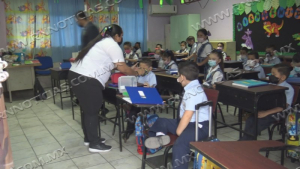 La ense&ntilde;anza de libros de texto escolares debe estar a criterio de maestros