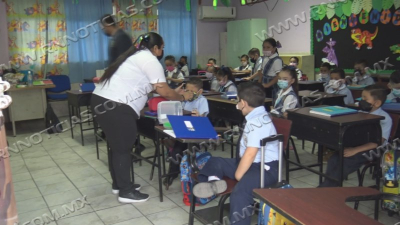 La ense&ntilde;anza de libros de texto escolares debe estar a criterio de maestros