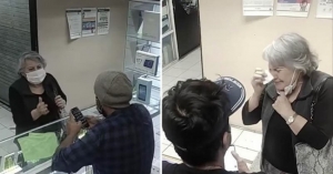 Lleva a reparar su celular y rompe en llanto; sus hijos son los que no le llaman