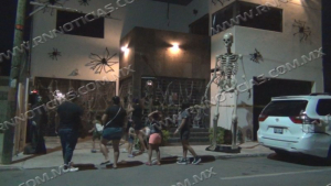 Familias visitan Casa del terror en Nuevo Laredo