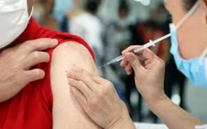 Vacunaci&oacute;n contra influenza y covid-19 arranca el 15 de octubre