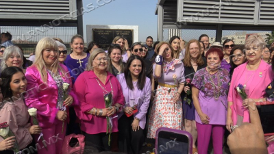 Conmemoran D&iacute;a internacional de la Mujer con abrazo a mitad de Puente Internacional
