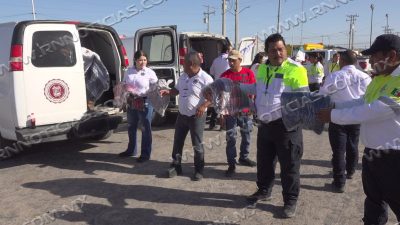 Tr&aacute;nsito Municipal de Nuevo Laredo apoya a familias vulnerables ante el fr&iacute;o con entrega de cobijas y alimentos