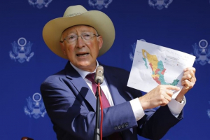 La inseguridad enfr&iacute;a las inversiones en M&eacute;xico: Ken Salazar