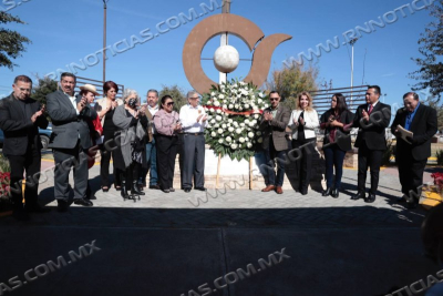 CONMEMORAN CON OFRENDA FLORAL EL D&Iacute;A DEL PERIODISTA