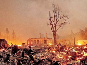 Incendios devastan casas en California