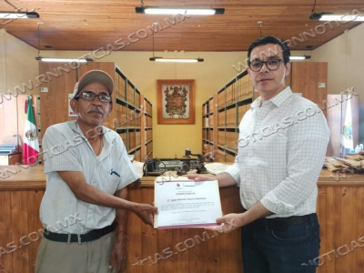 DONA PIEZAS CON HISTORIA DEL FERROCARRIL AL ARCHIVO GENERAL DEL MUNICIPIO