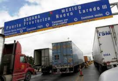 Ponen lupa a revisiones de camiones en la frontera con Texas
