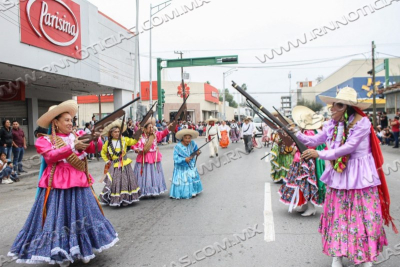 DESTACA PARTICIPACI&Oacute;N DE ADULTOS ACTIVOS EN DESFILE REVOLUCIONARIO