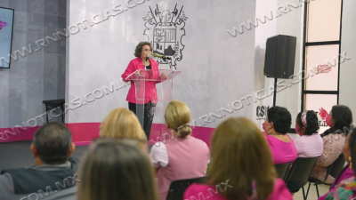 Realizan D&iacute;a Rosa para concientizar del c&aacute;ncer de mama a mujeres