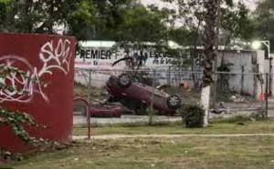 Madre y beb&eacute; mueren tras salir de boda y volcar su auto en NL