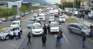 Bloquean Carretera Nacional en Nuevo Le&oacute;n por falta de agua
