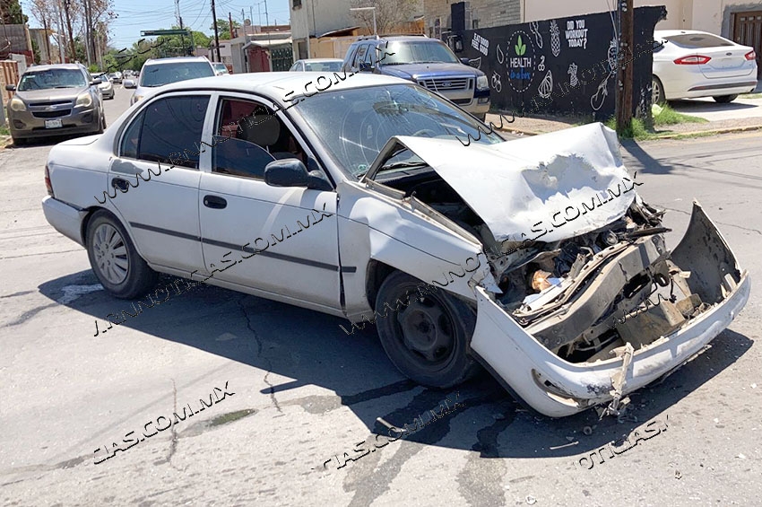 Daños en tres vehículos deja colision en Nuevo Laredo