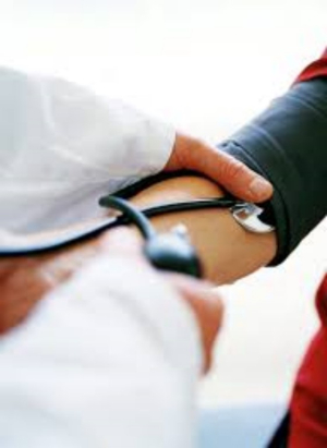 Enfermera que ha padecido c&aacute;ncer, no deja de atender a sus pacientes