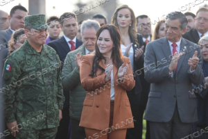REFRENDAN AM&Eacute;RICO VILLARREAL Y CARMEN LILIA CANTUROSAS COMPROMISO DE TRABAJAR POR BIENESTAR DE NUEVO LAREDO