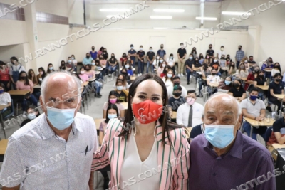 Carmen Lilia apoyará a los jóvenes a concluir sus estudios