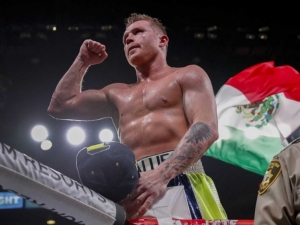 ‘Canelo’ se lleva los aplausos; apoyará a niña