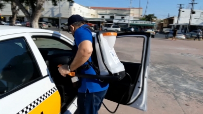 VIDOE Sanitizan flotilla de taxis en Nuevo Laredo