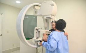 Faltan 300 especialistas en hospitales del Estado