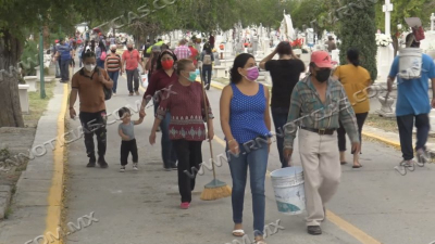 Panteones de Nuevo Laredo listos para d&iacute;a de muertos