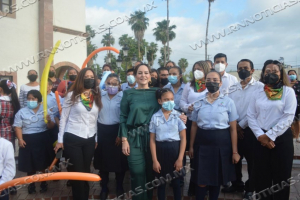 ESTUDIANTES PARTICIPAN EN HONORES A LA BANDERA DE PRESIDENCIA MUNICIPAL&nbsp;