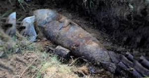 Descubren bomba nazi en jard&iacute;n de Inglaterra; evacuan a m&aacute;s de 3 mil personas