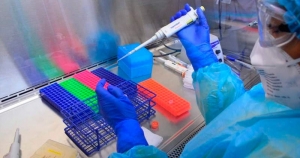 Ómicron impactaría la economía, según especialista