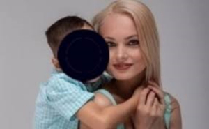 Buscan a mujer rusa que abandonó a su hijo; el niño de seis años falleció por desnutrición