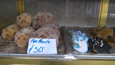 VIDEO Panader&iacute;as esperan buena ventas con tradicional Pan de muerto